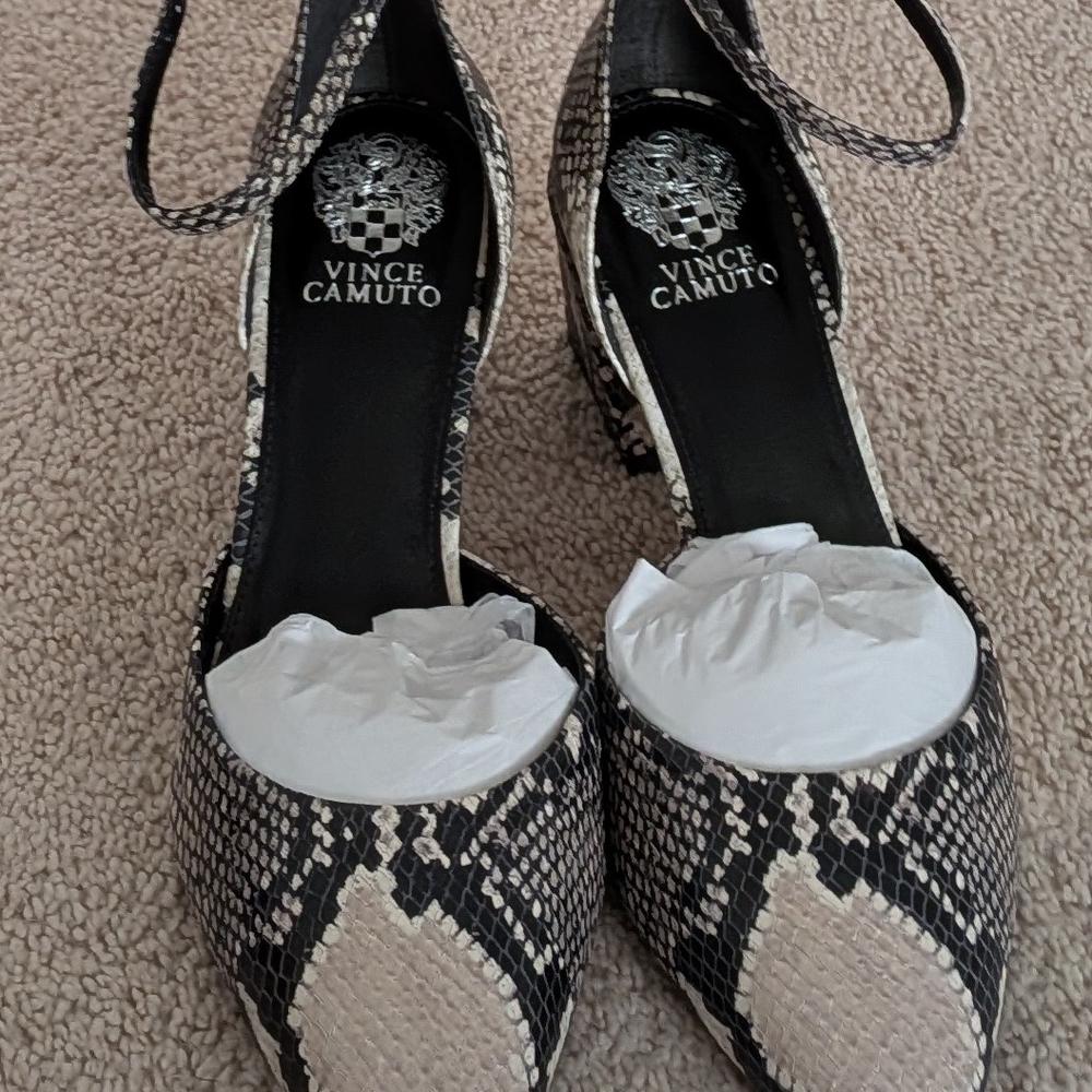 Vince Camuto Sorenn Ivory Multi Ankle-Strap Pumps. 11M New With Box